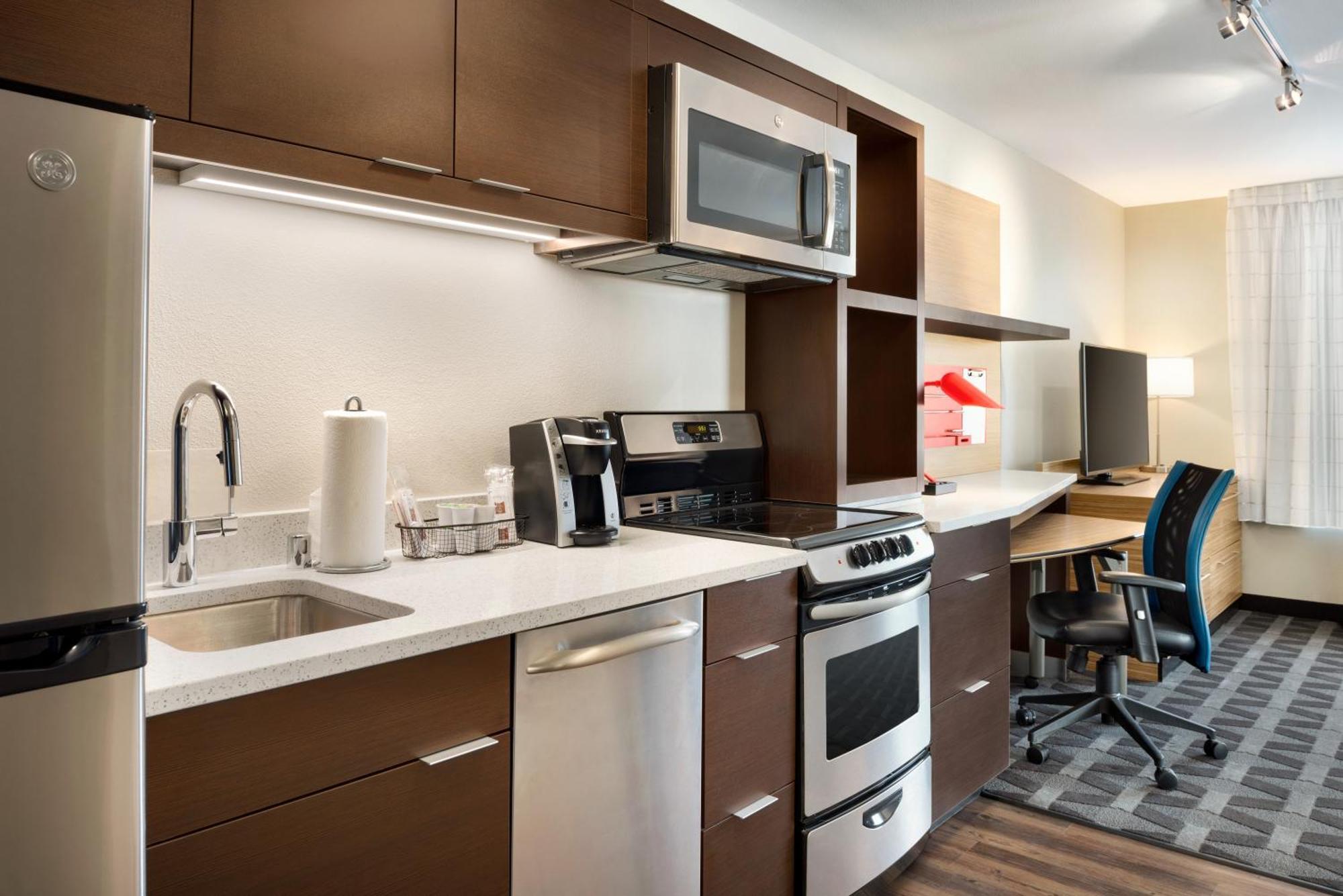 Towneplace Suites By Marriott Milwaukee Grafton Extérieur photo