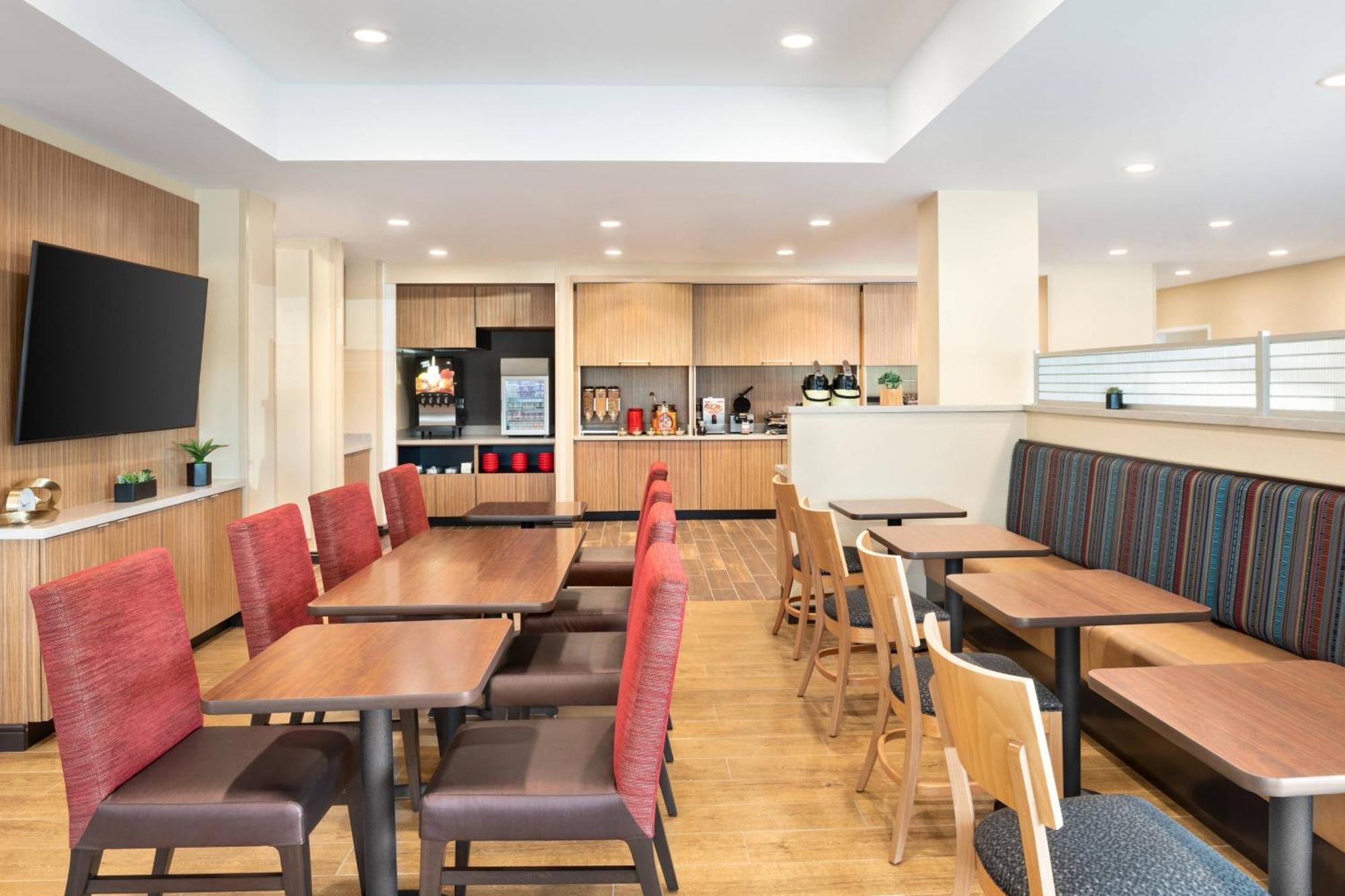 Towneplace Suites By Marriott Milwaukee Grafton Extérieur photo