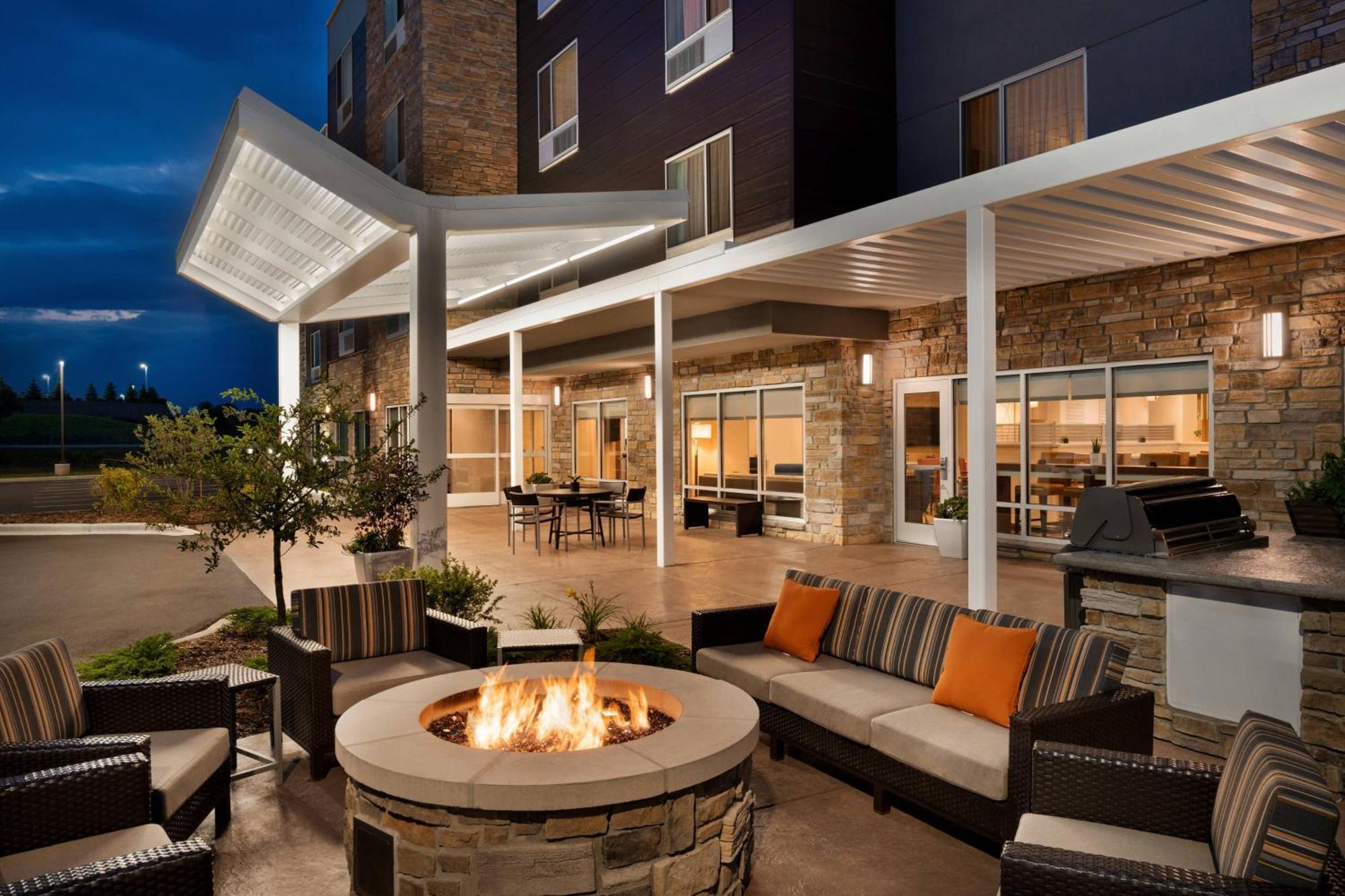 Towneplace Suites By Marriott Milwaukee Grafton Extérieur photo