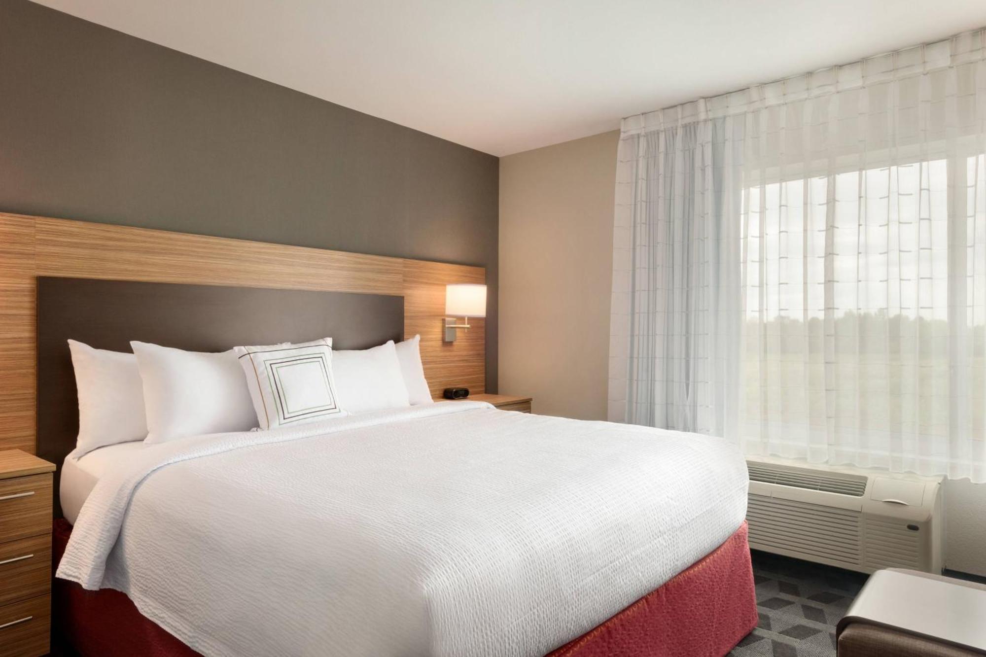 Towneplace Suites By Marriott Milwaukee Grafton Extérieur photo