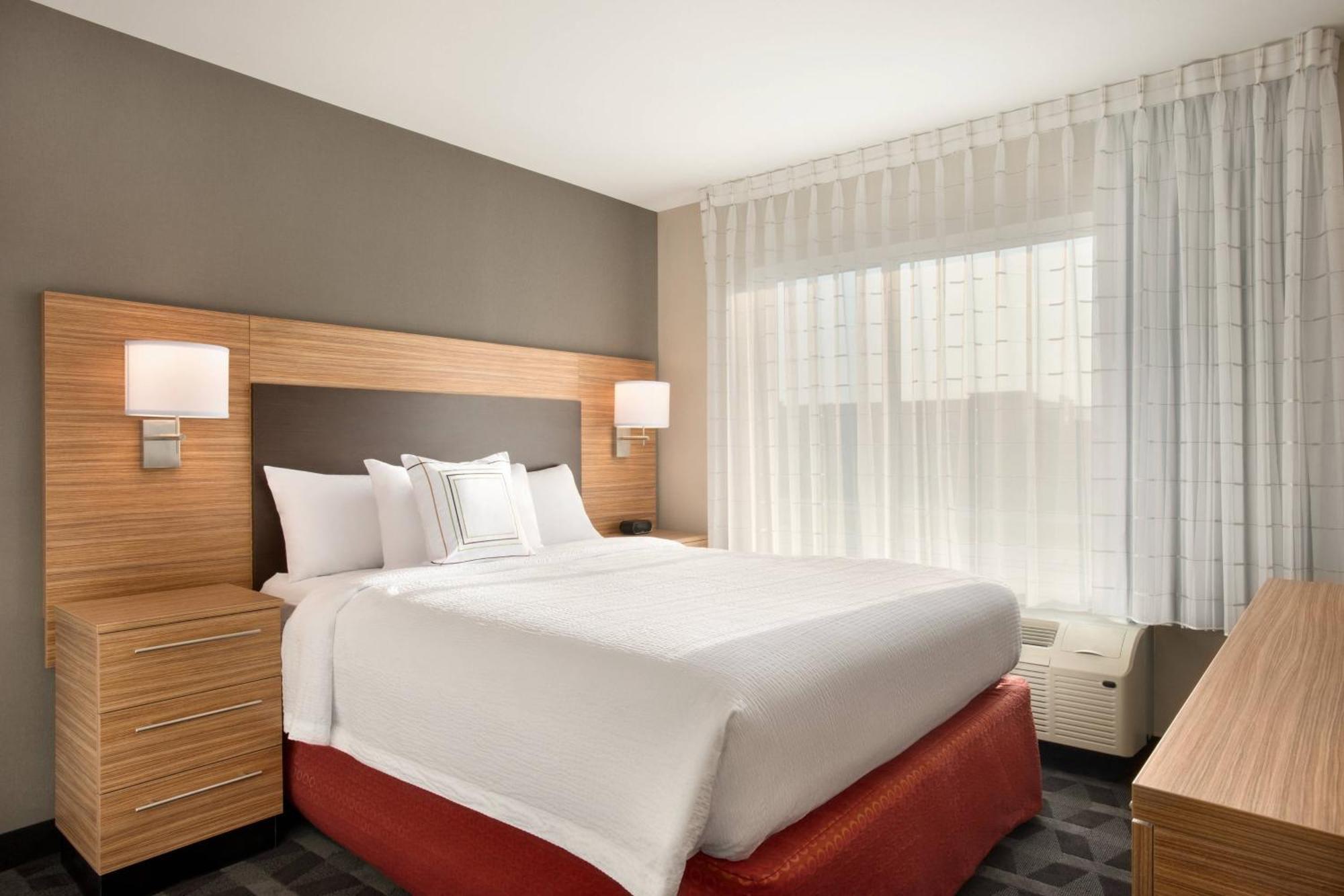 Towneplace Suites By Marriott Milwaukee Grafton Extérieur photo