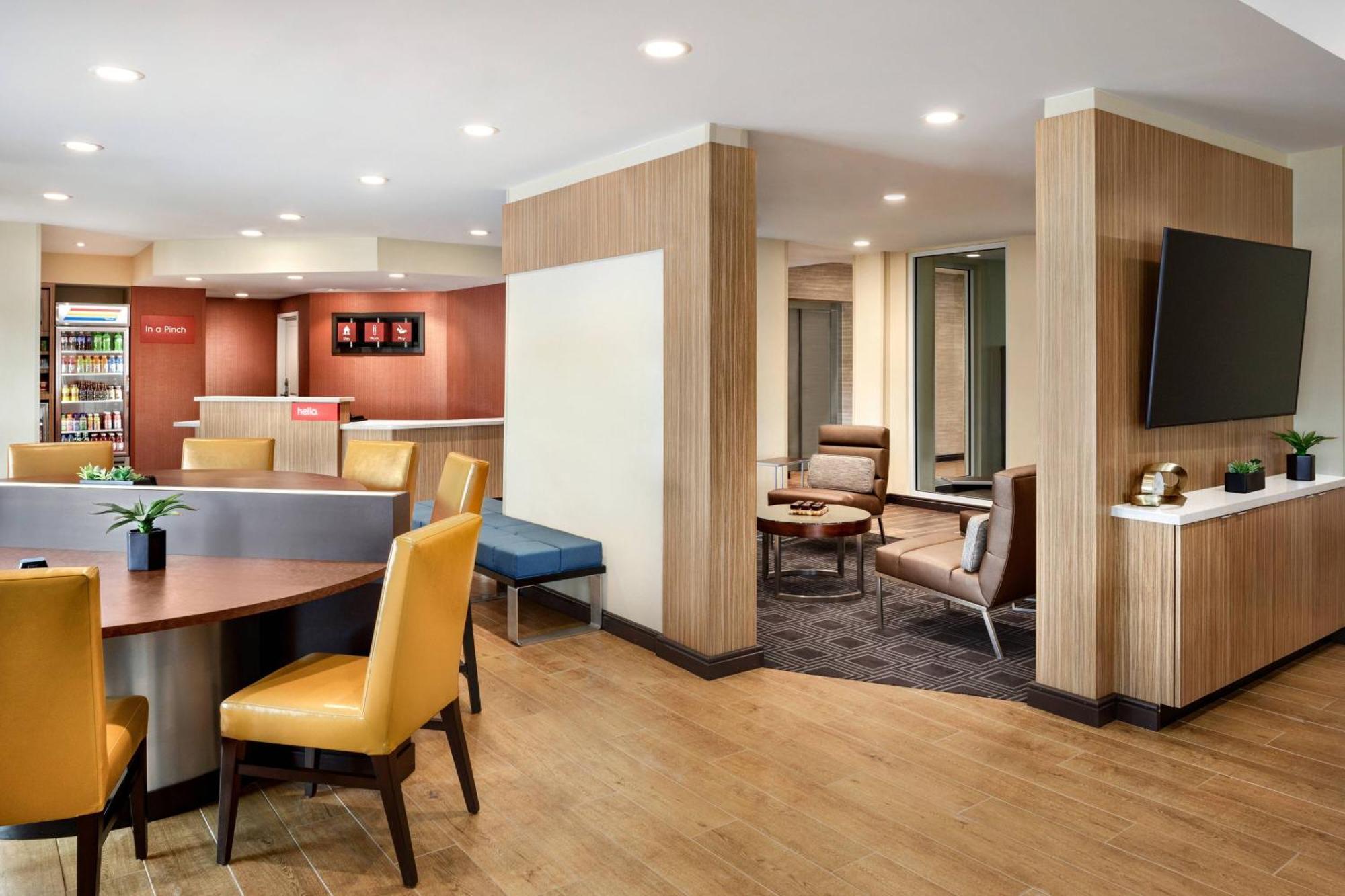 Towneplace Suites By Marriott Milwaukee Grafton Extérieur photo