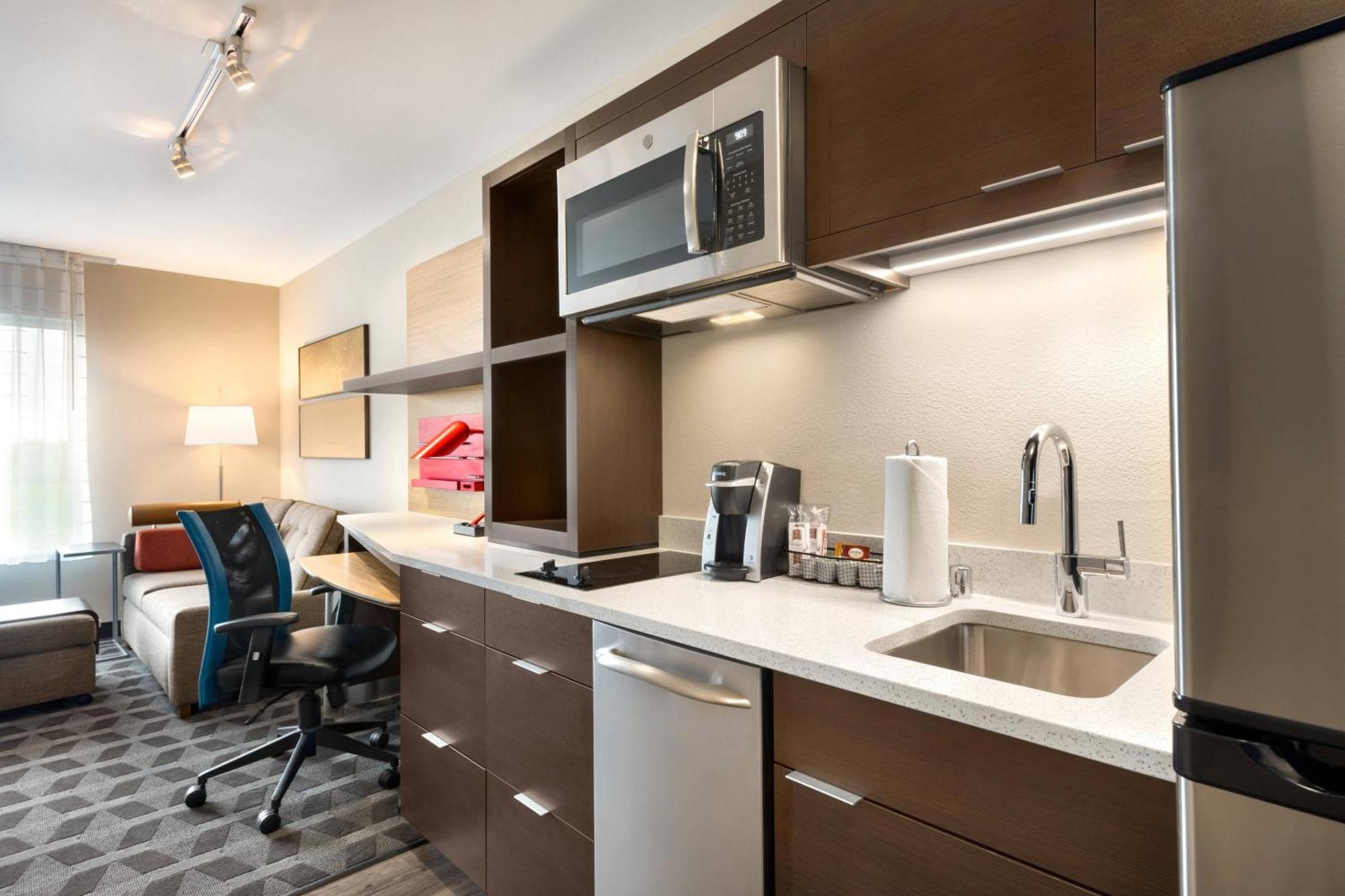 Towneplace Suites By Marriott Milwaukee Grafton Extérieur photo