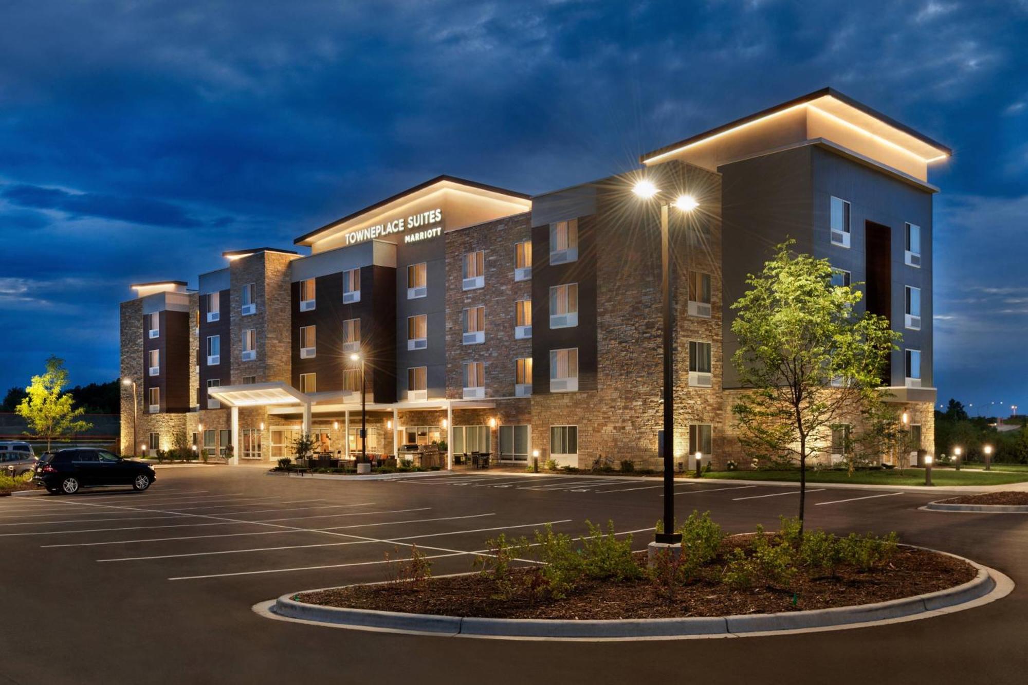 Towneplace Suites By Marriott Milwaukee Grafton Extérieur photo
